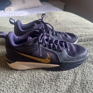 Nike Sabrina 2 KC Basketball Shoes
GS Size 6.5Y EU39 Broken
Records